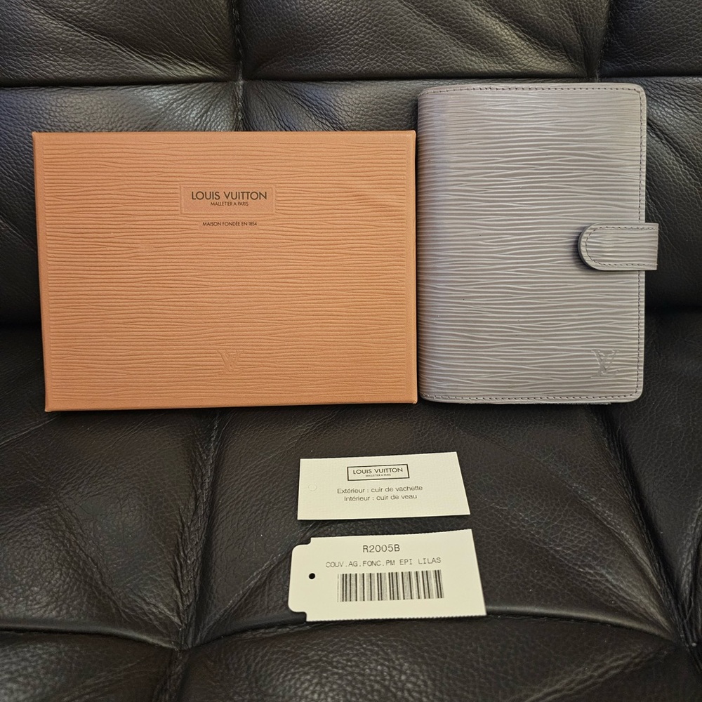 Louis Vuitton Small Ring Agenda Cover Epi Leather light Lavender Color